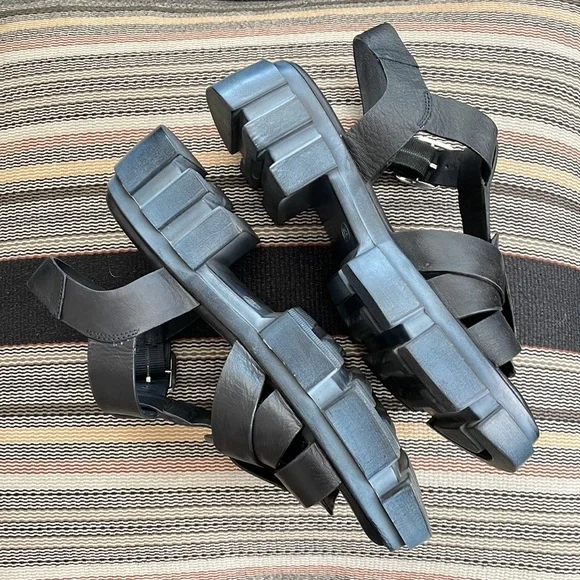 Super Cute 💕 Free People Brooks black fisherman sandals!! - Picture 7 of 14